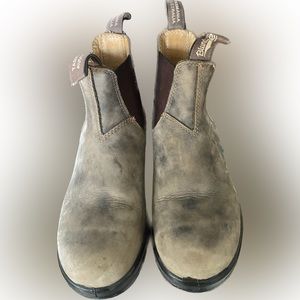 Women’s Blundstone boots. Barely worn 7.5(4.5 Australian)